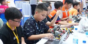 chuong-trinh-hoc-robotics_1_11zon.jpg chuong-trinh-hoc-robotics_1_11zon.jpg