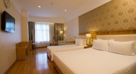 Khách sạn Tân Hải Long Hồ Chí Minh.jpg Khách sạn Tân Hải Long Hồ Chí Minh.jpg